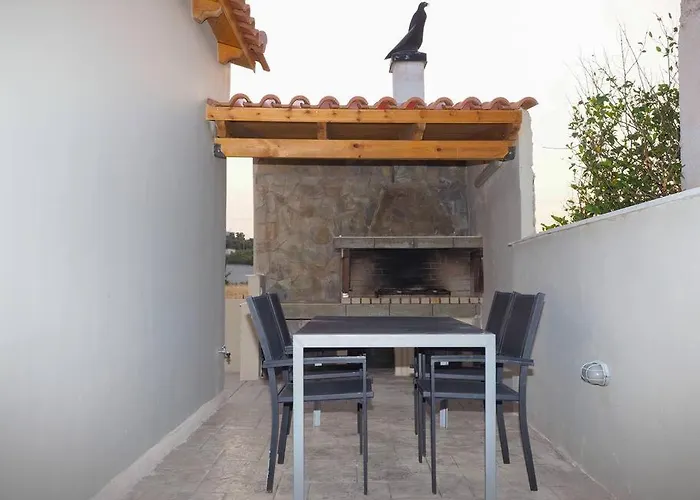 Beautiful House, Salamina