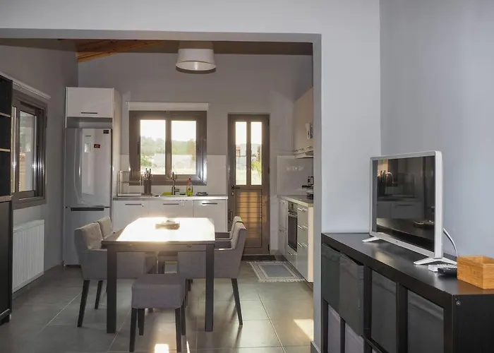 Beautiful House, Salamina
