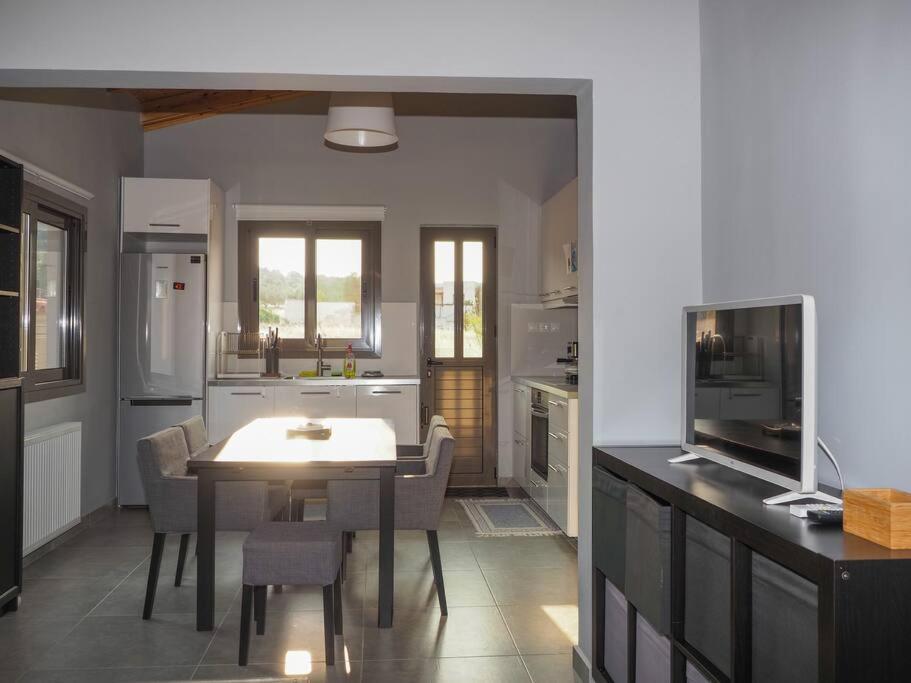 Beautiful House, Salamina Holiday home *